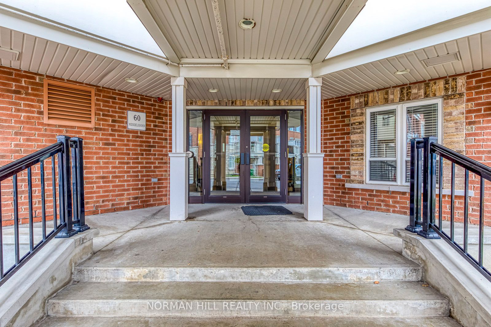 60 Mendelssohn St, #104