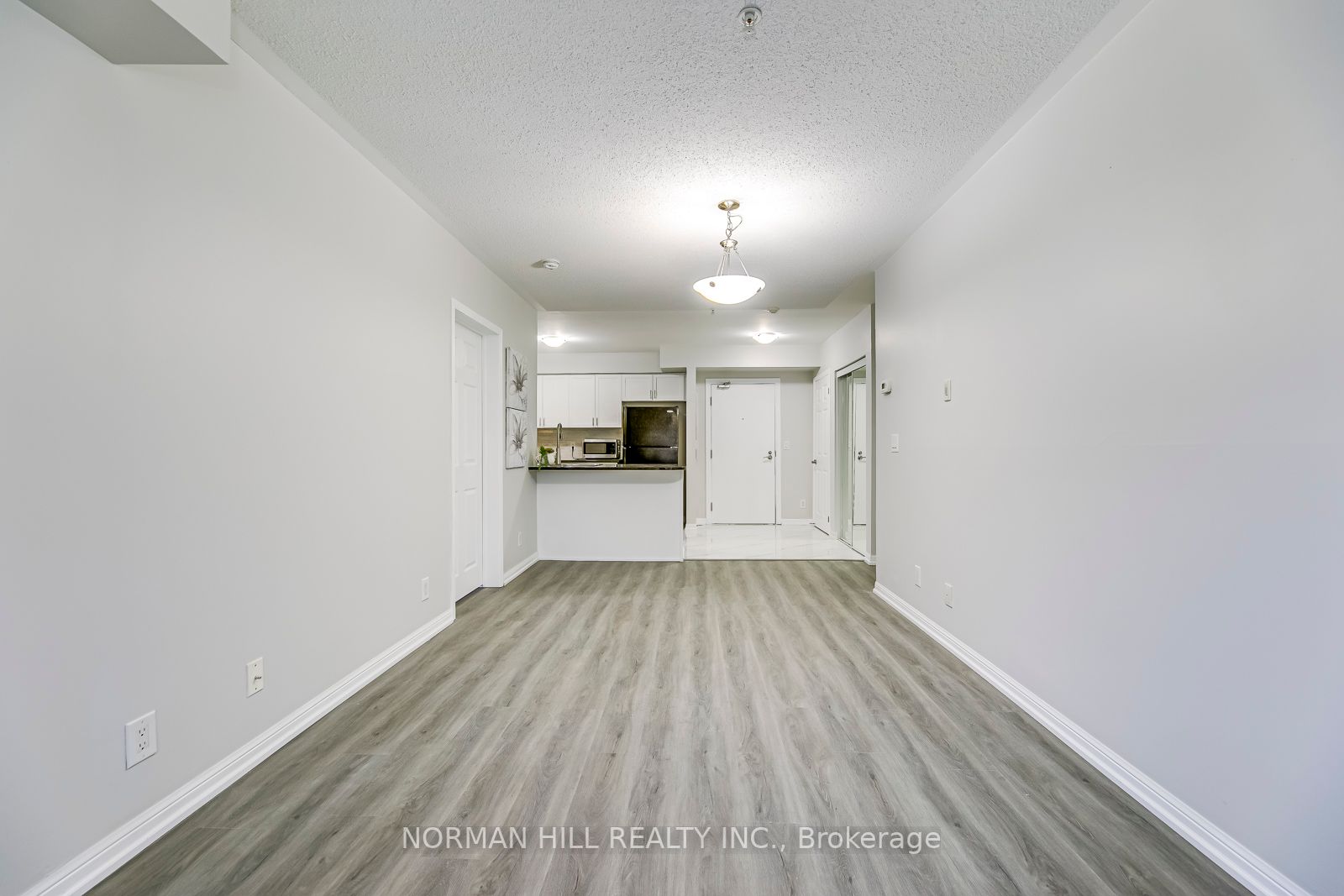 60 Mendelssohn St, #104