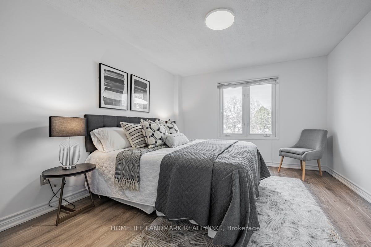 82 Carlingwood Crt