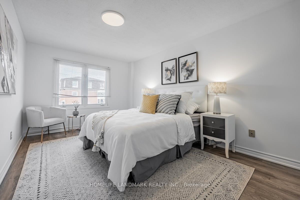 82 Carlingwood Crt