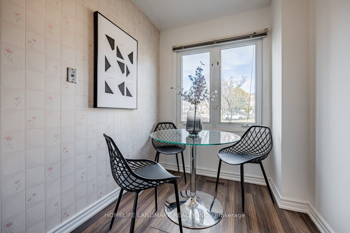 82 Carlingwood Crt