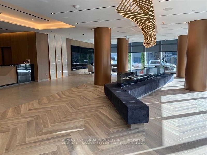 225 Village Green Sq, #212