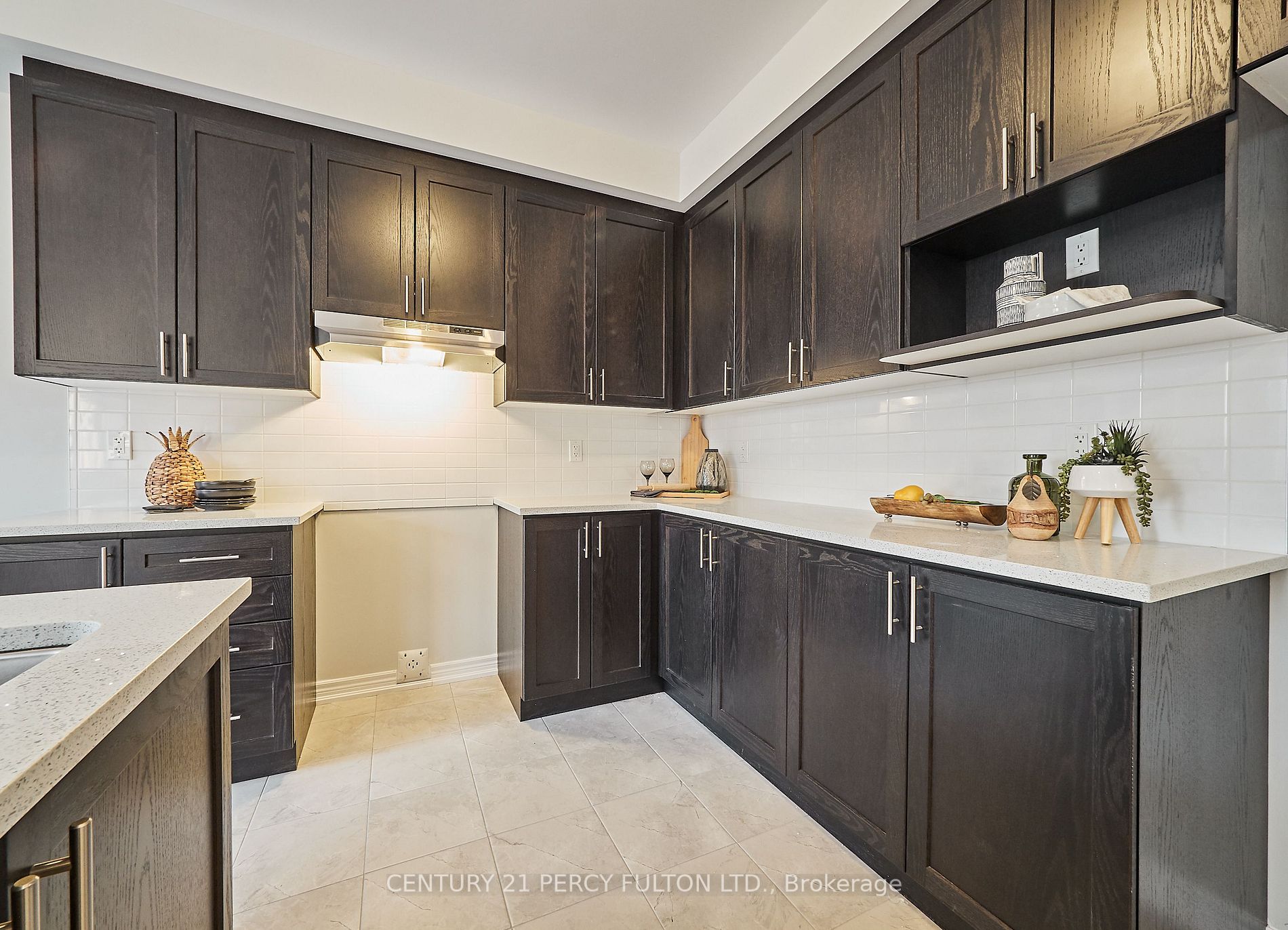 957 Lockie Dr