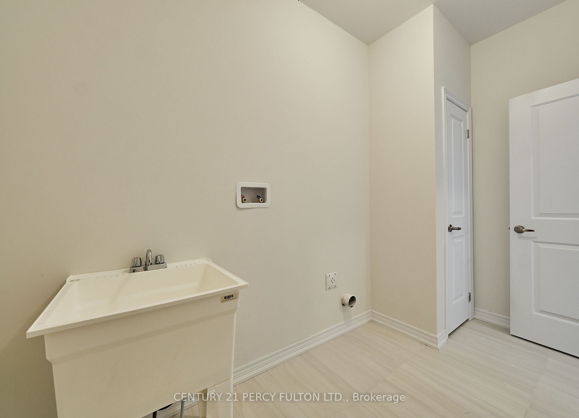957 Lockie Dr