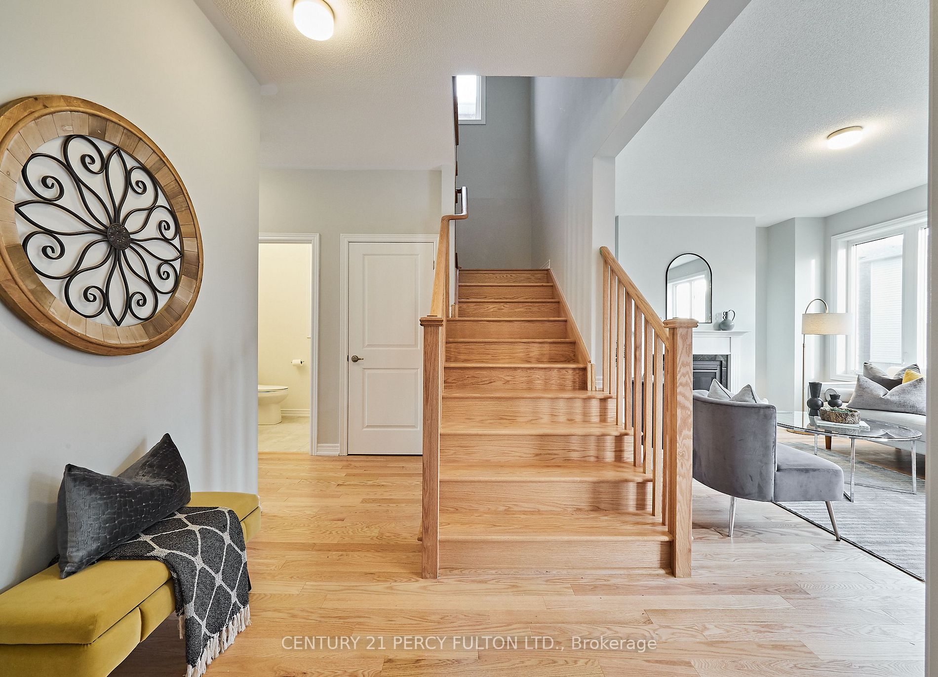 957 Lockie Dr