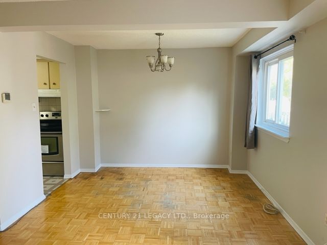 65 Bradstone Sq