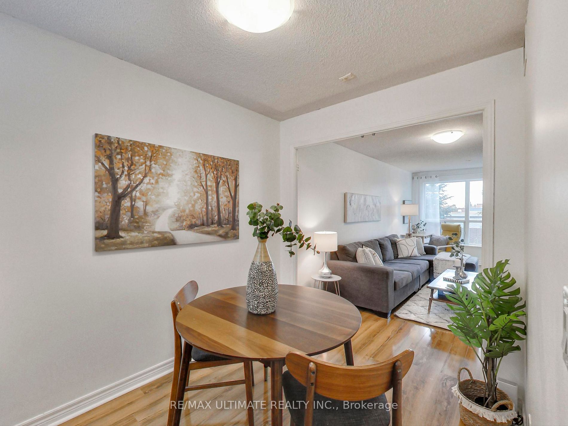 60 Fairfax Cres, #222