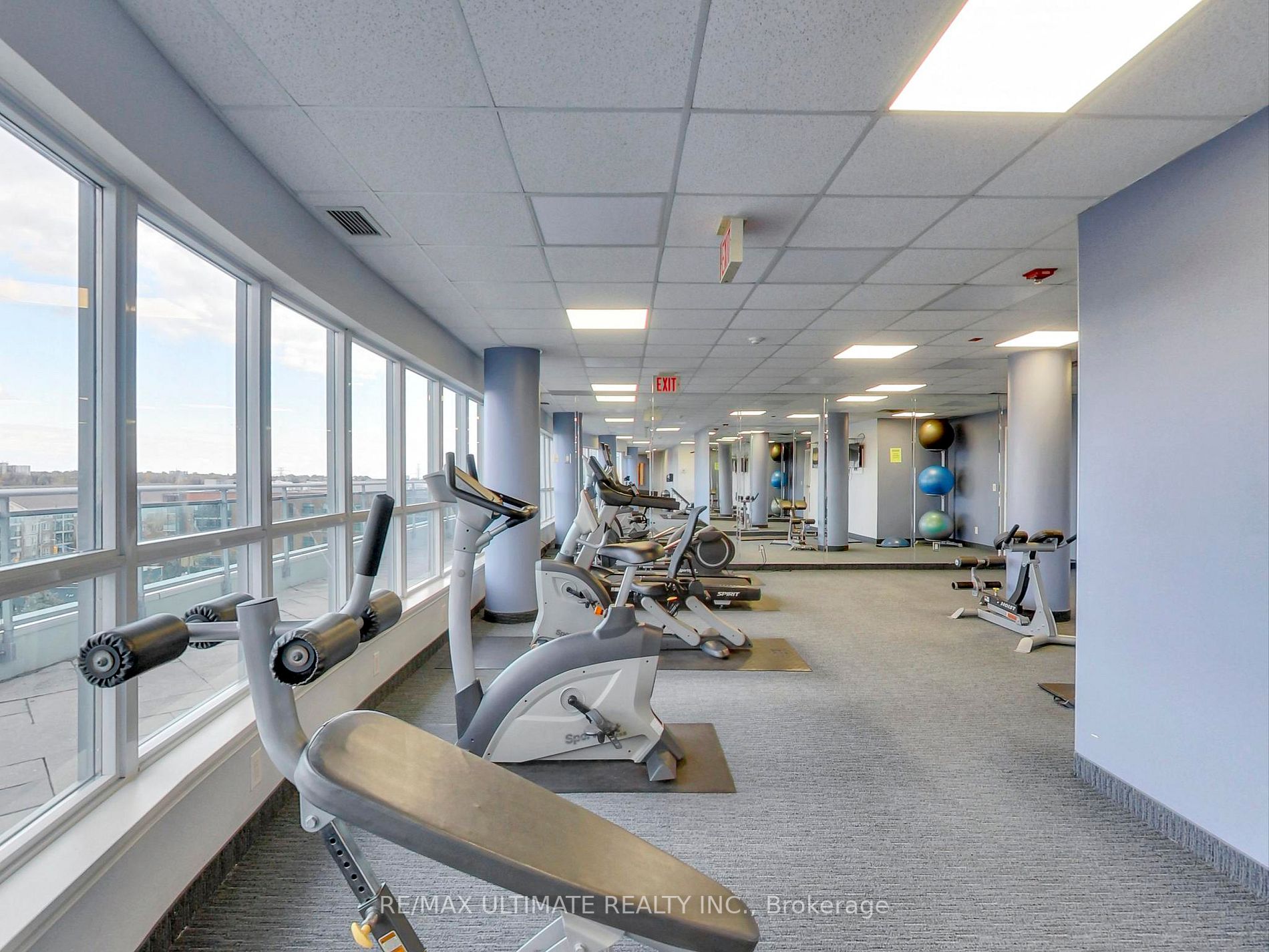 60 Fairfax Cres, #222