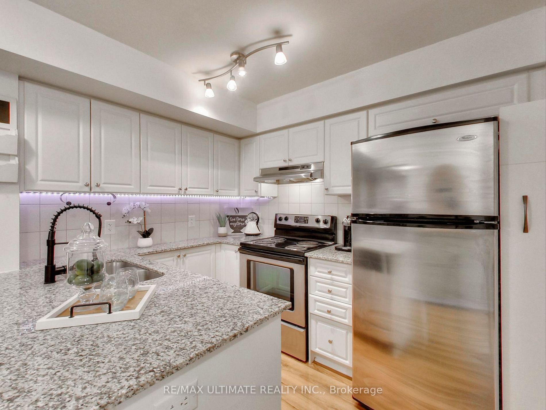 60 Fairfax Cres, #222