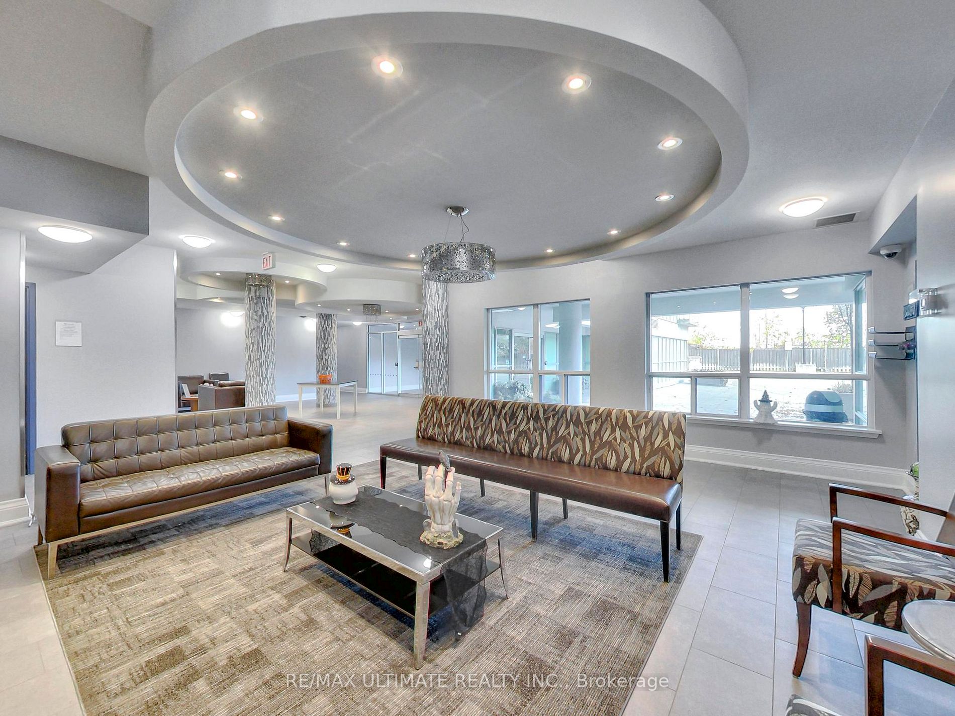 60 Fairfax Cres, #222