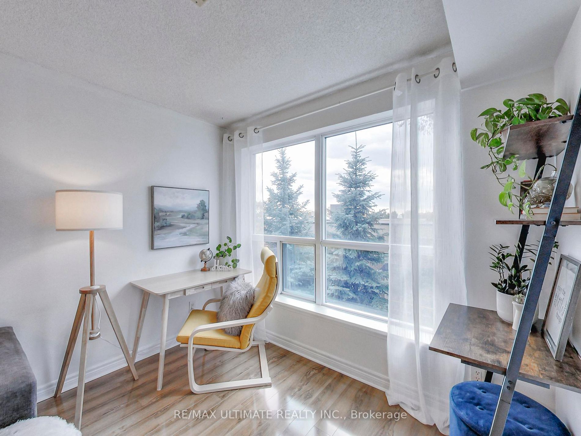 60 Fairfax Cres, #222
