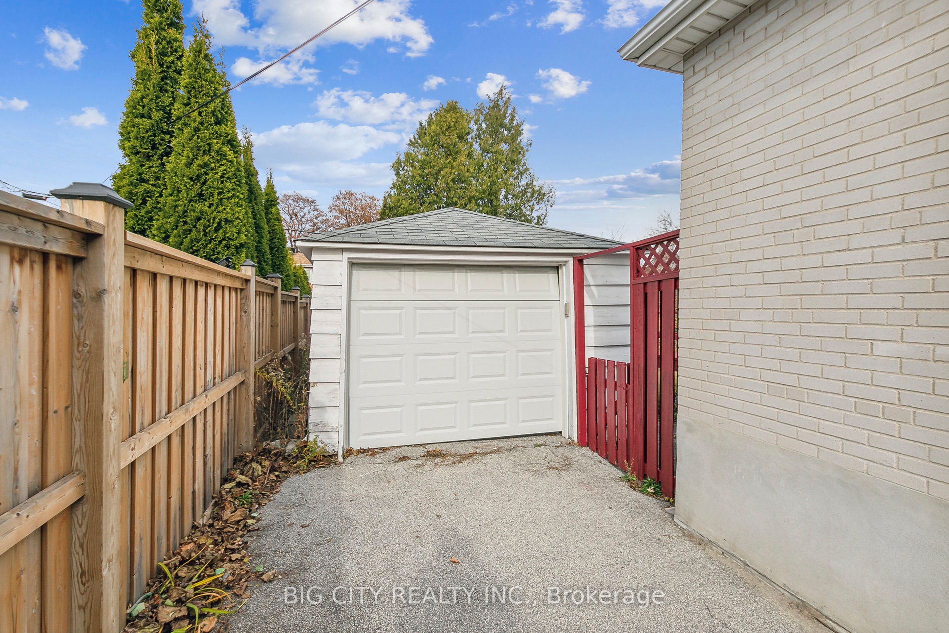 27 Romulus Dr, #Upper