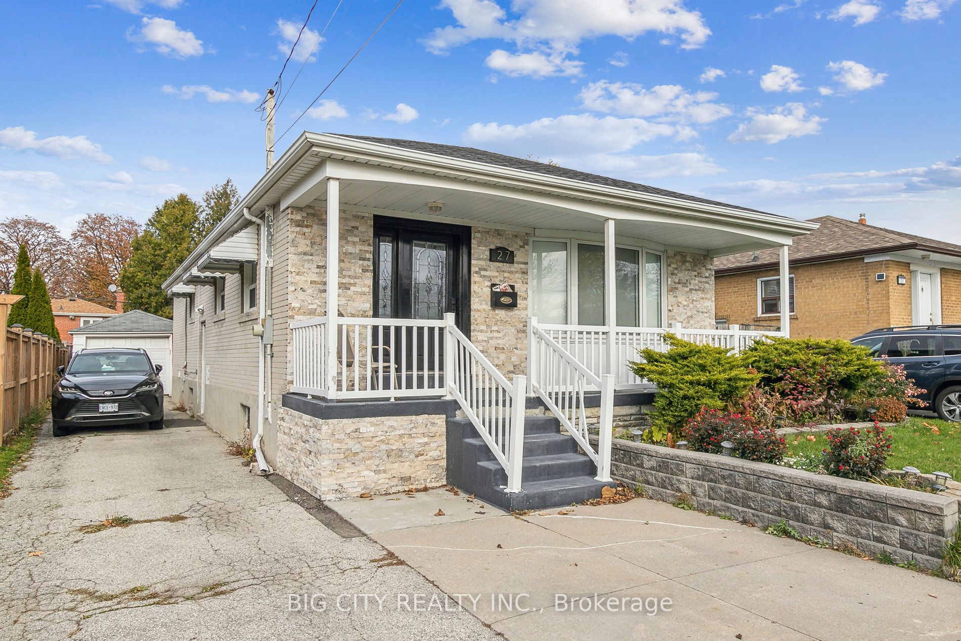 27 Romulus Dr, #Upper