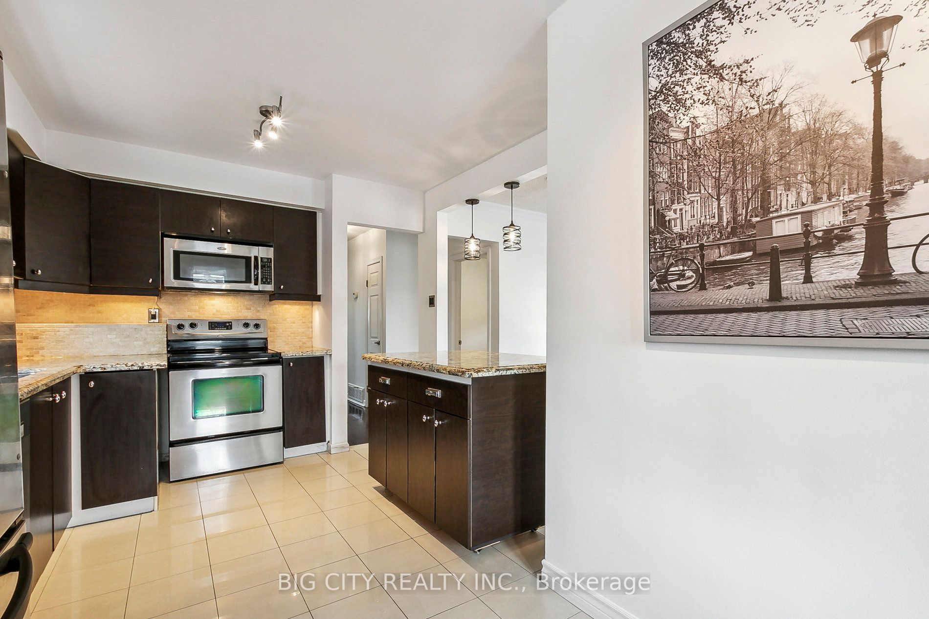27 Romulus Dr, #Upper