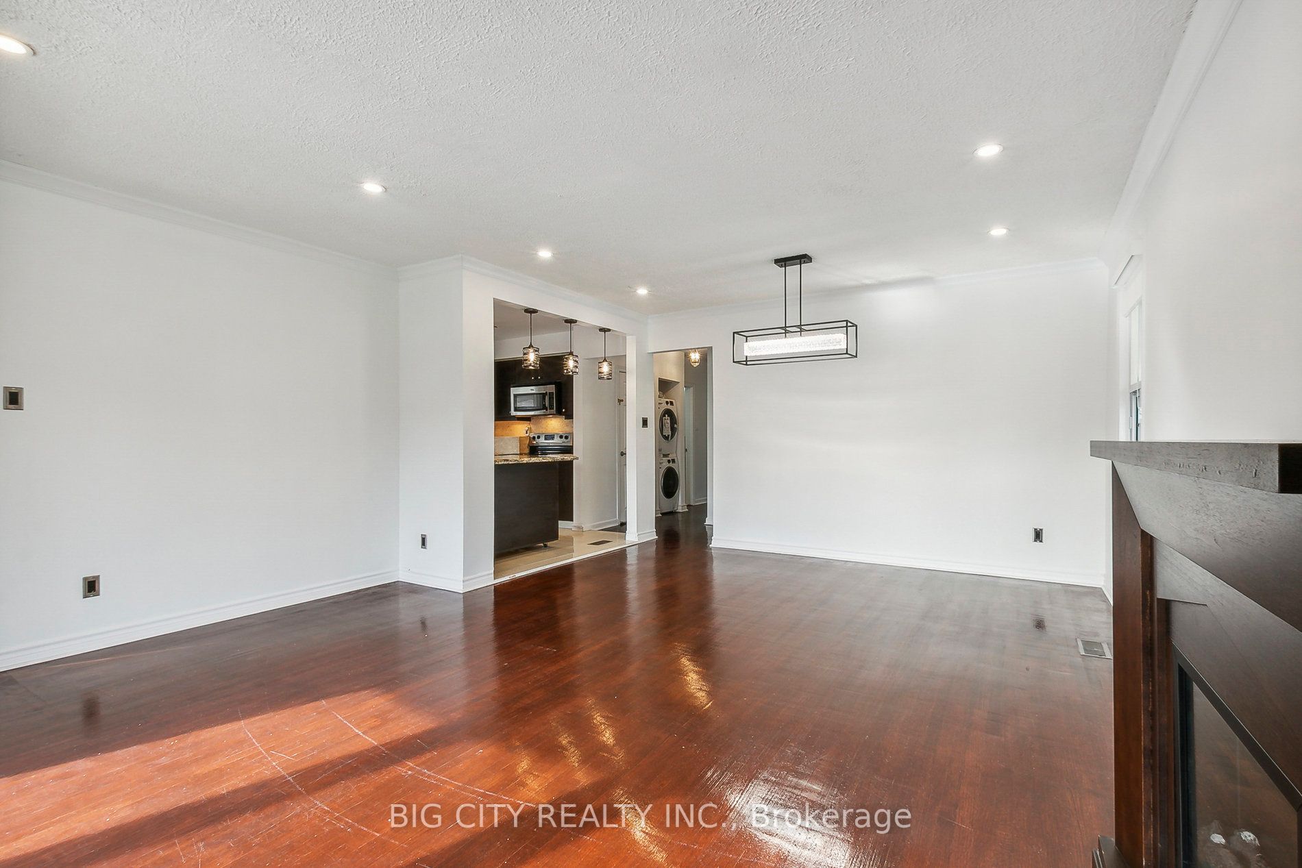 27 Romulus Dr, #Upper