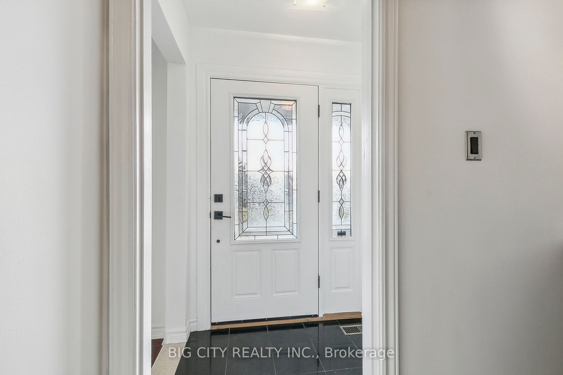27 Romulus Dr, #Upper