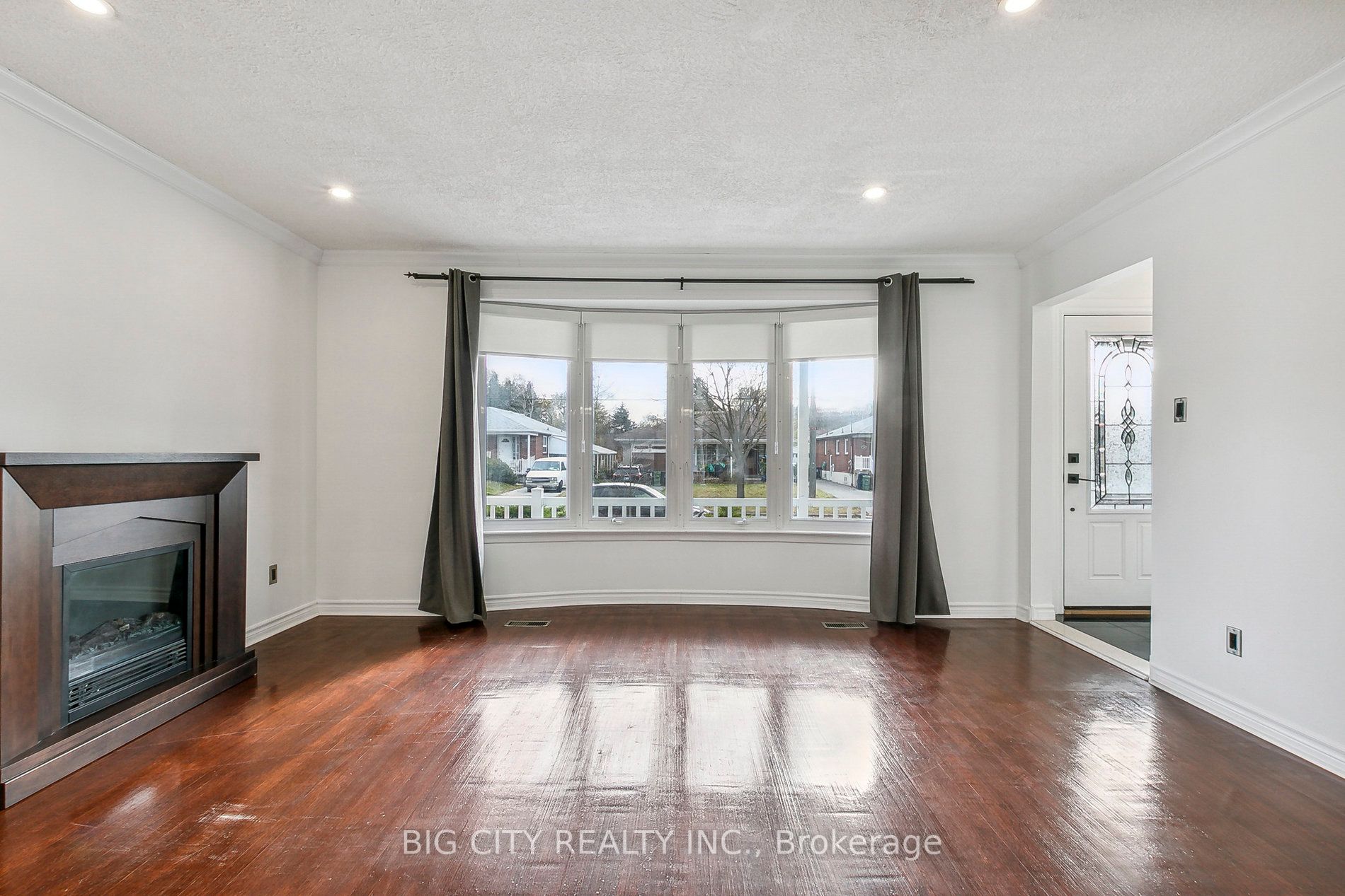 27 Romulus Dr, #Upper