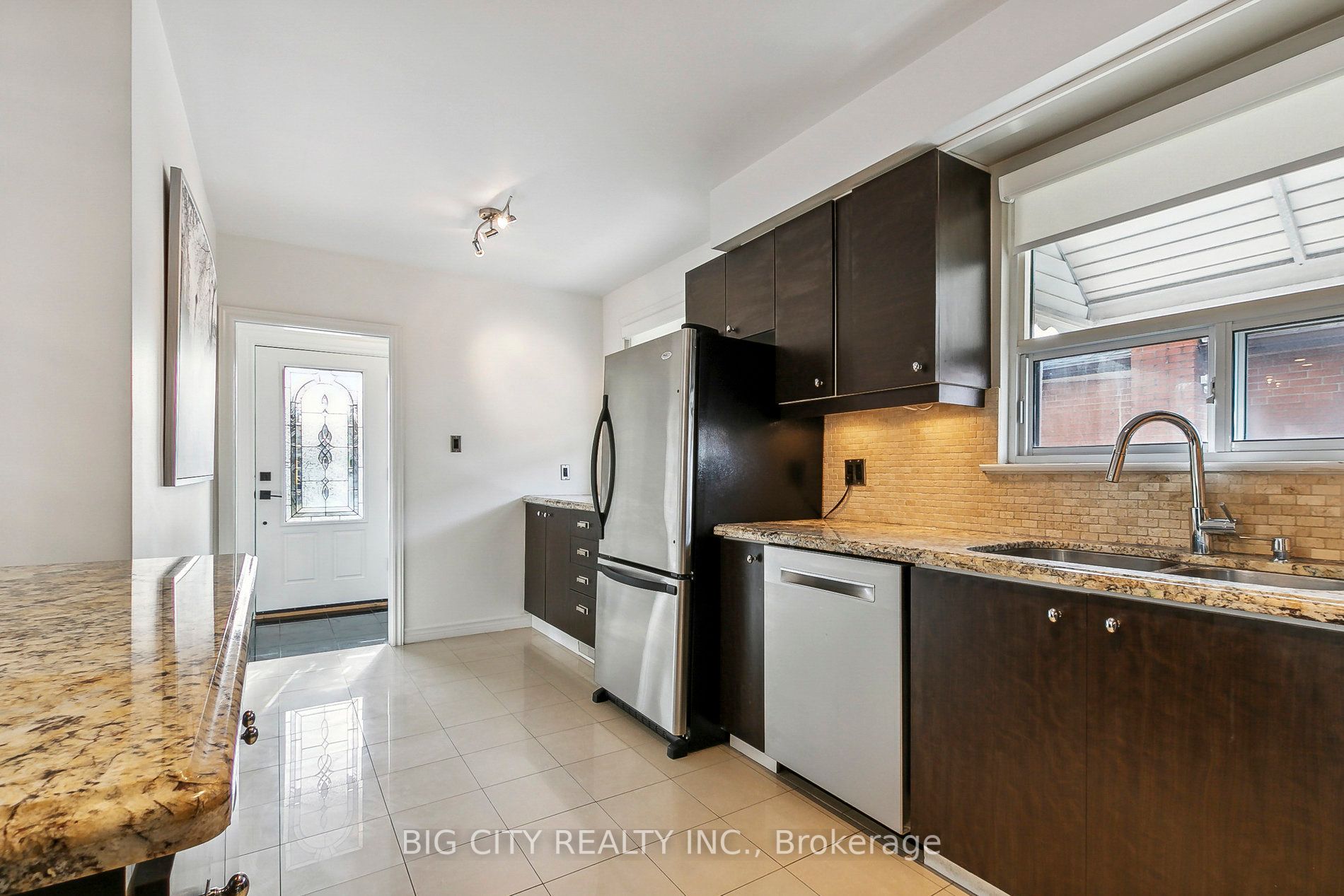 27 Romulus Dr, #Upper