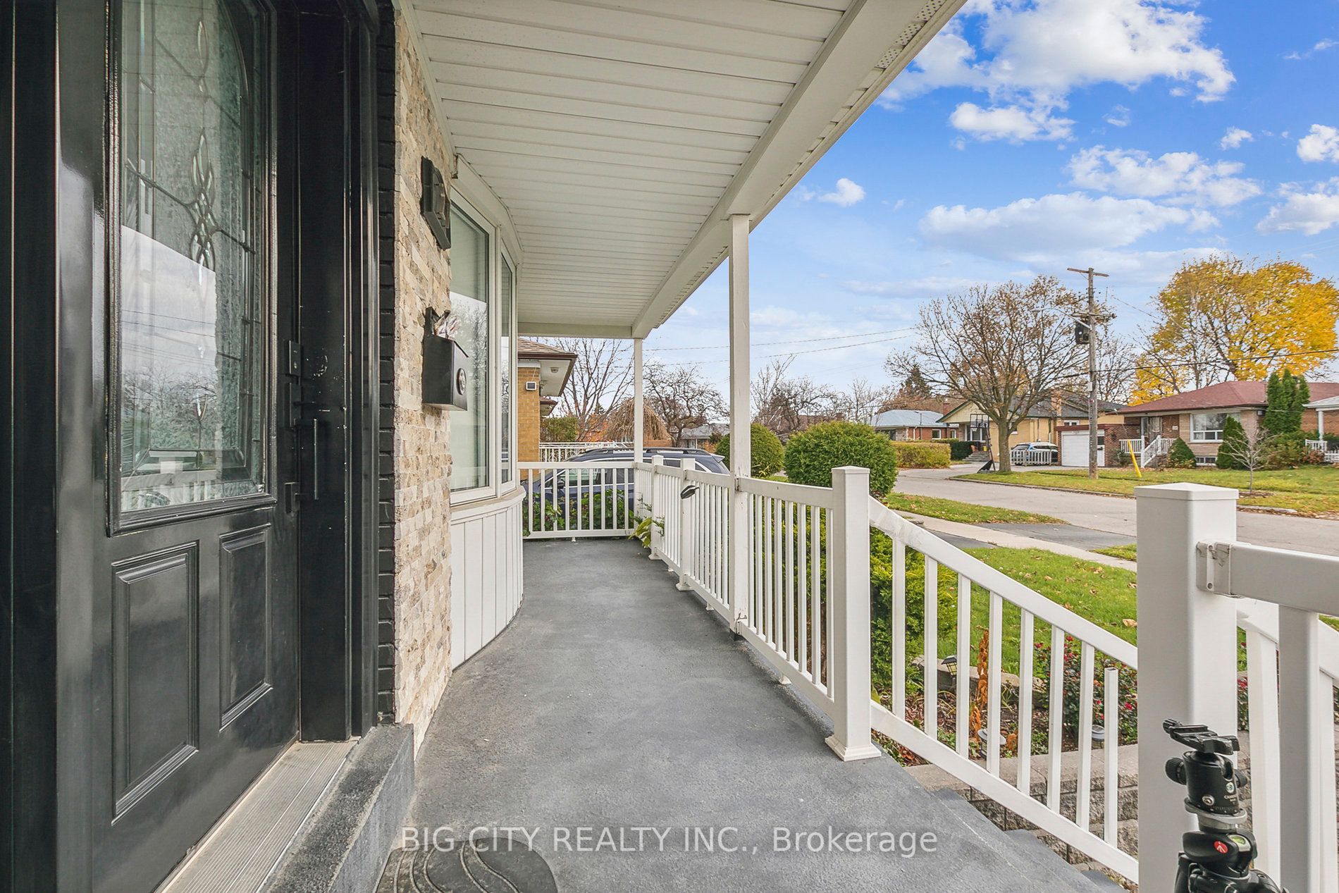 27 Romulus Dr, #Upper