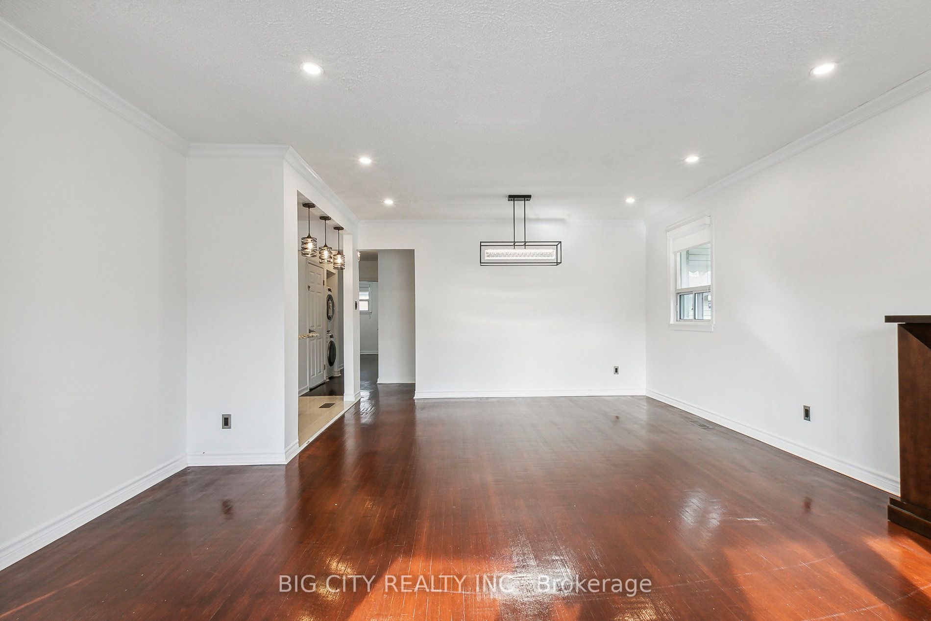 27 Romulus Dr, #Upper