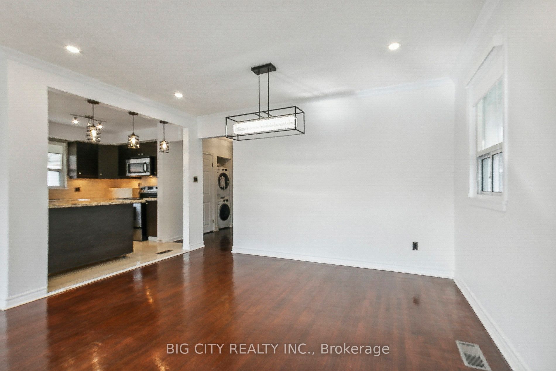 27 Romulus Dr, #Upper