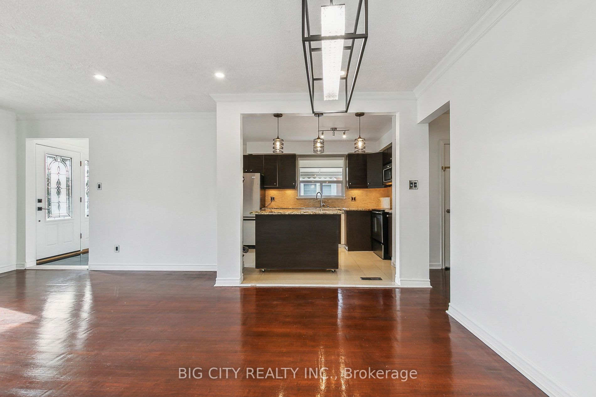 27 Romulus Dr, #Upper