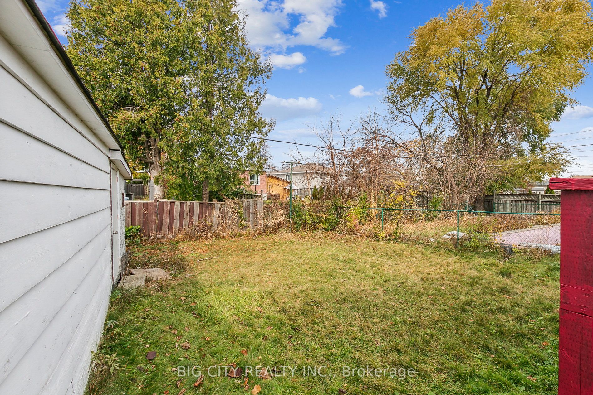27 Romulus Dr, #Upper