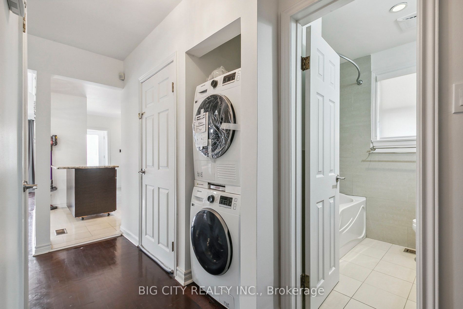 27 Romulus Dr, #Upper