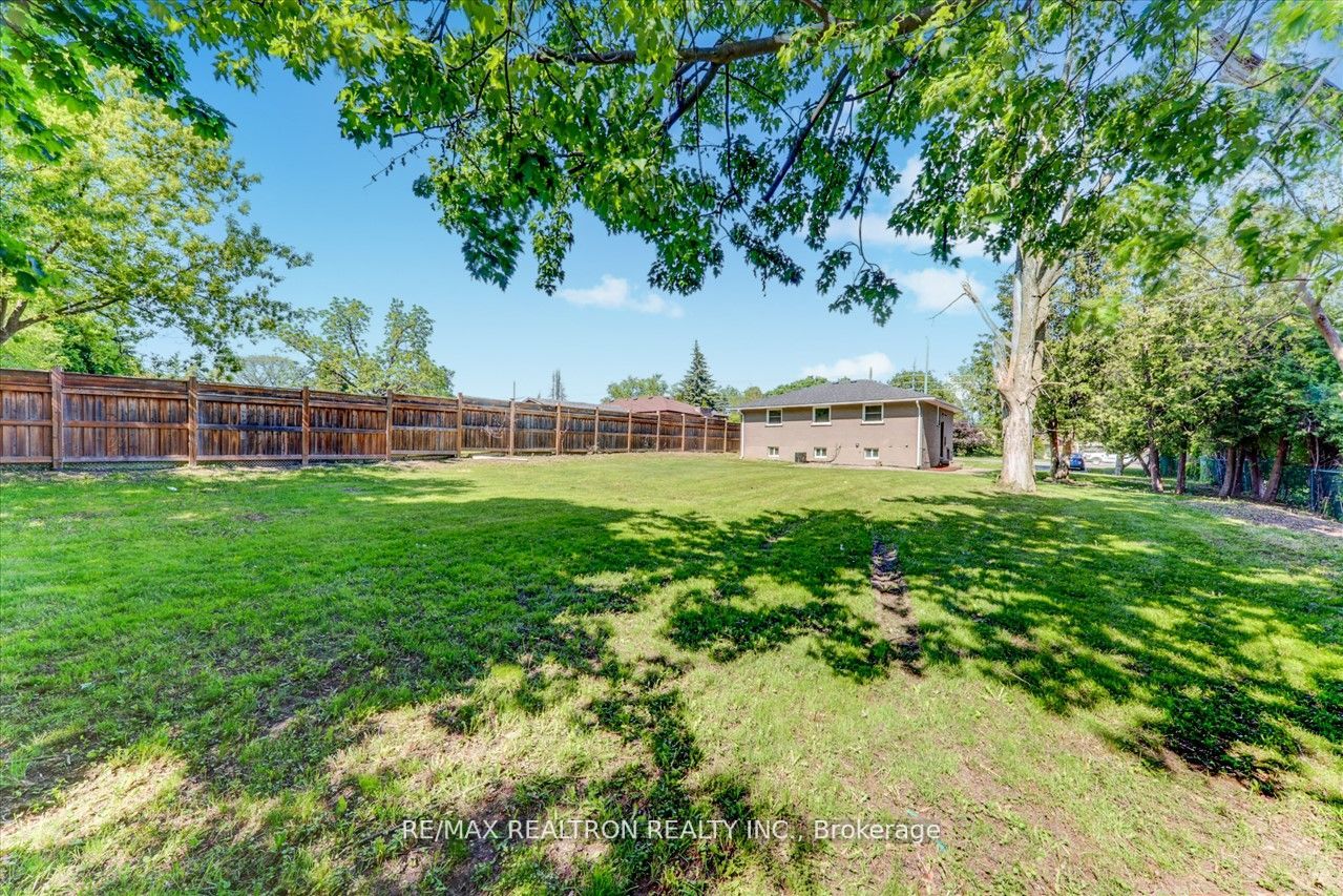 66 Thickson Rd N, #Main