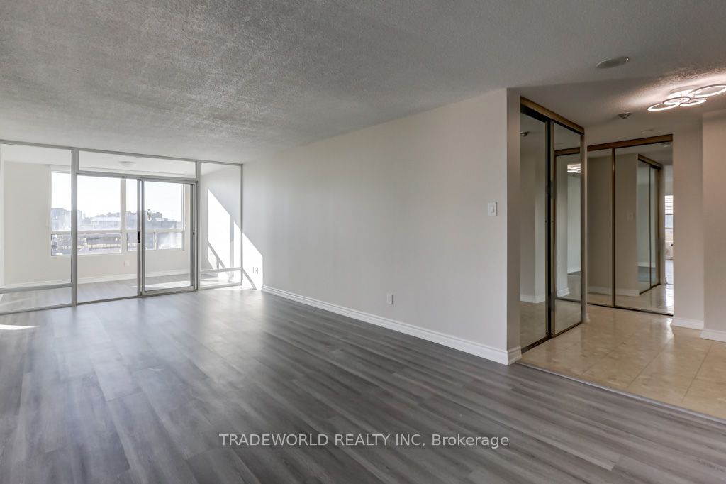1 Reidmount Ave, #1003