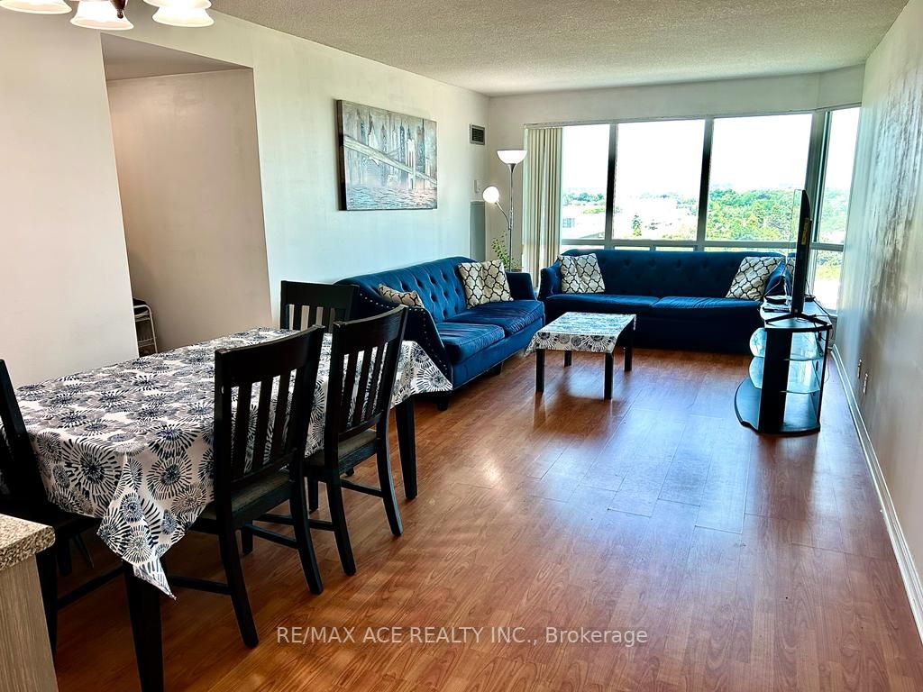 18 Lee Centre Dr, #812