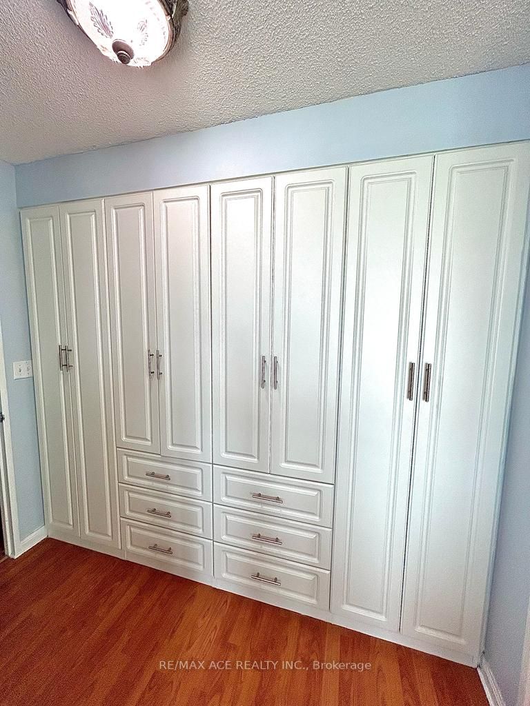 18 Lee Centre Dr, #812