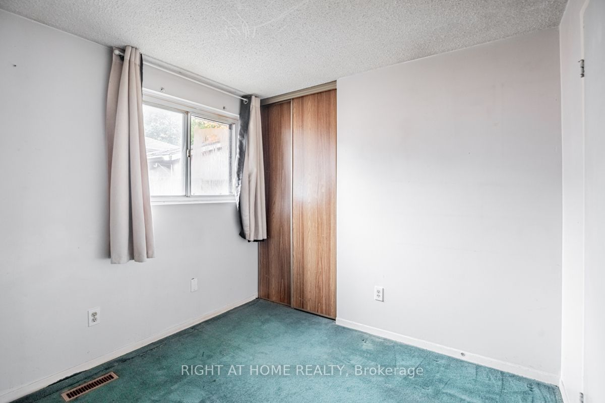 741 Downview Cres