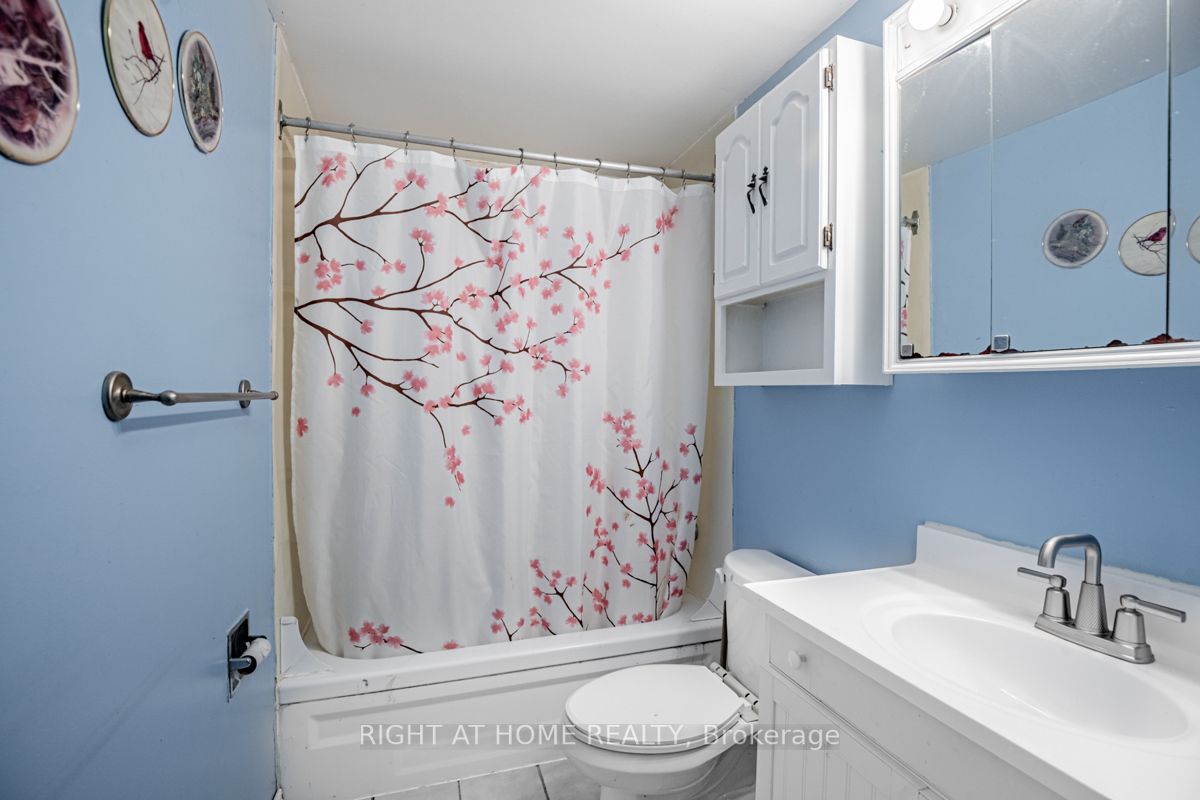 741 Downview Cres
