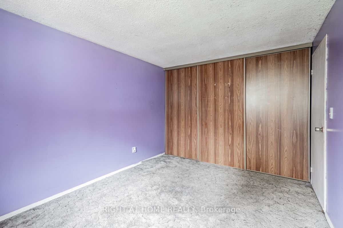 741 Downview Cres