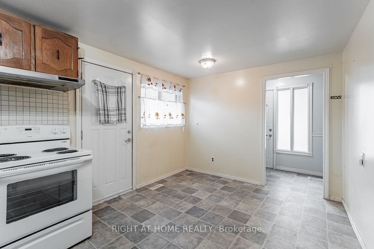 741 Downview Cres