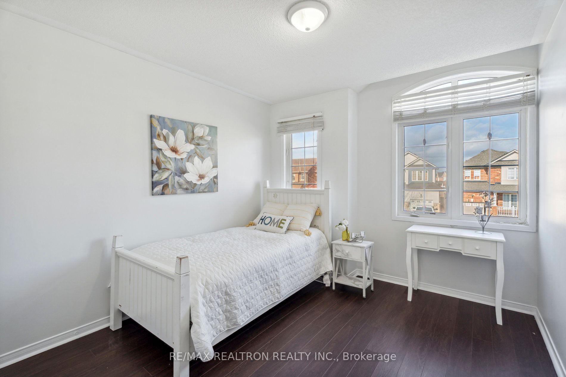 72 Rampart Cres