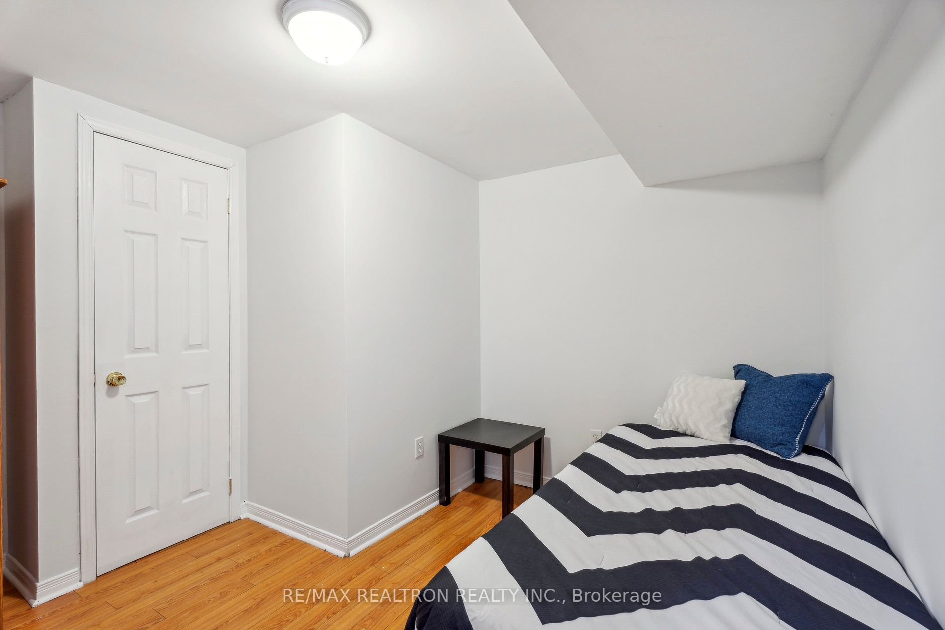 72 Rampart Cres