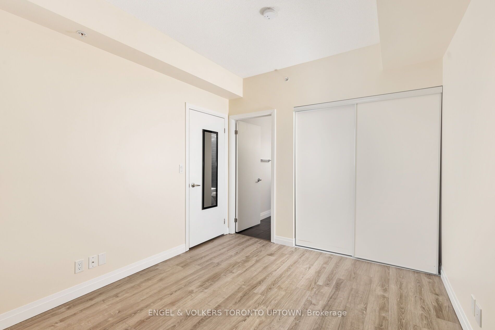 22 East Haven Dr, #815
