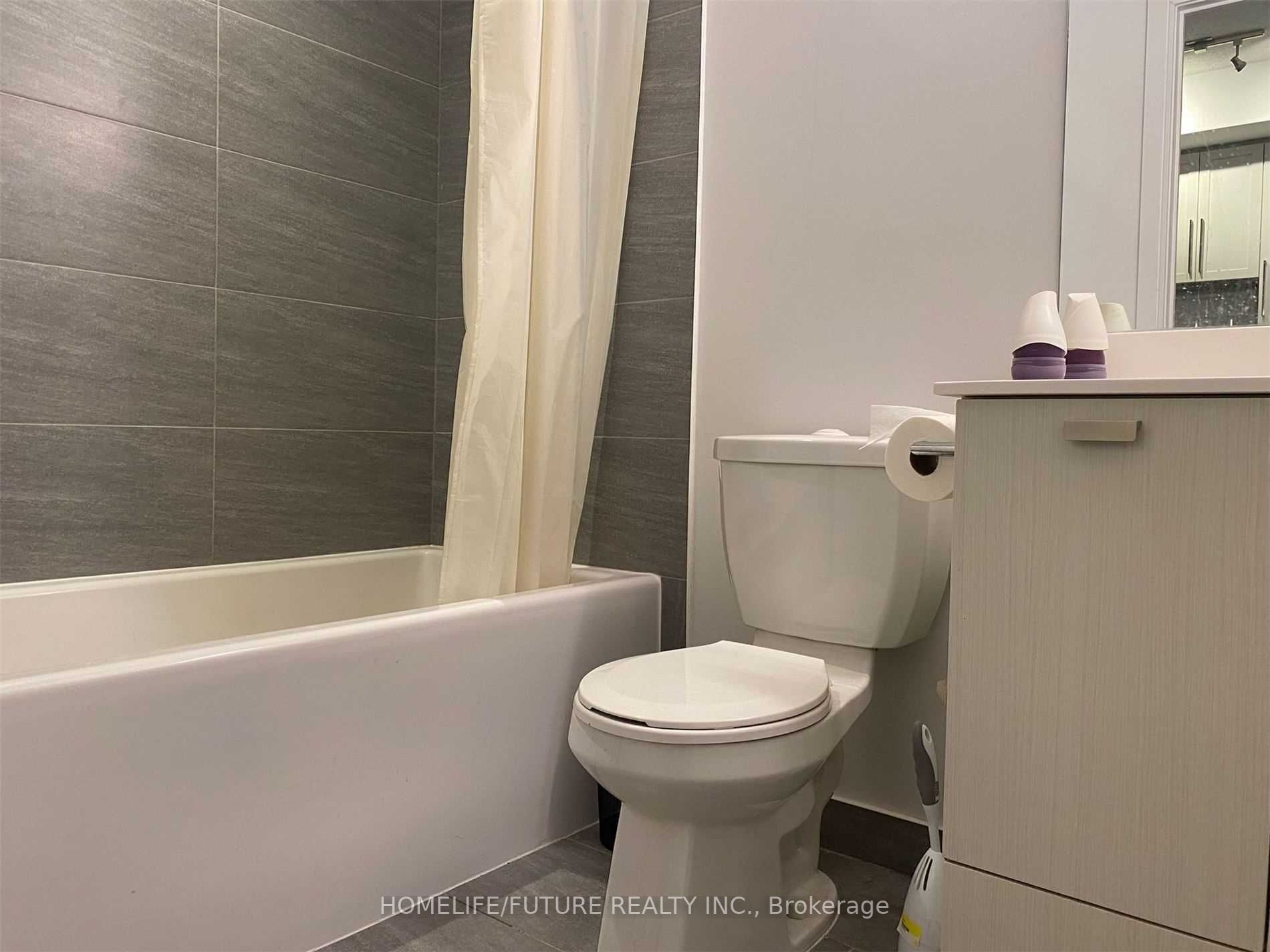 275 Village Green Sq, #3121