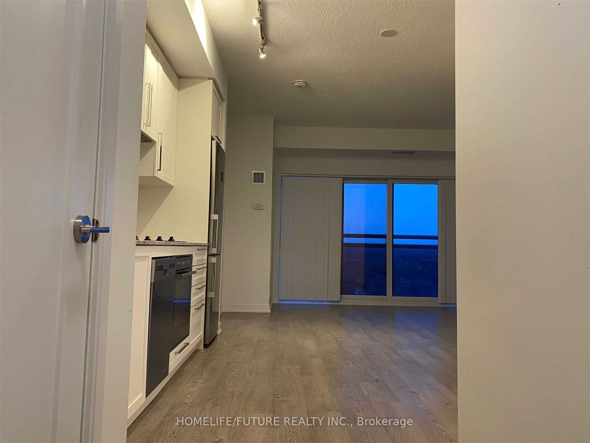 275 Village Green Sq, #3121