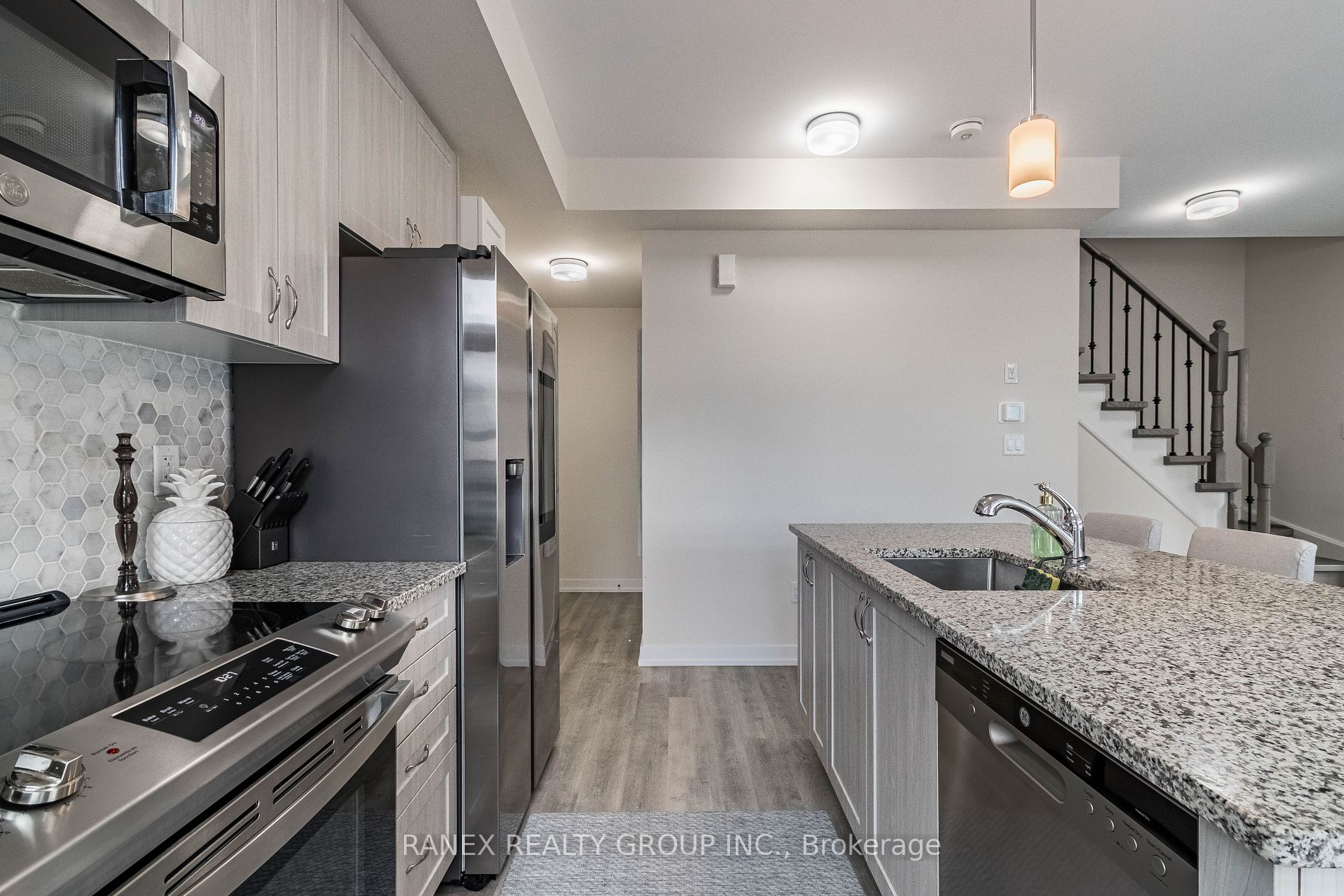 2550 Castlegate Crossings Dr, #104