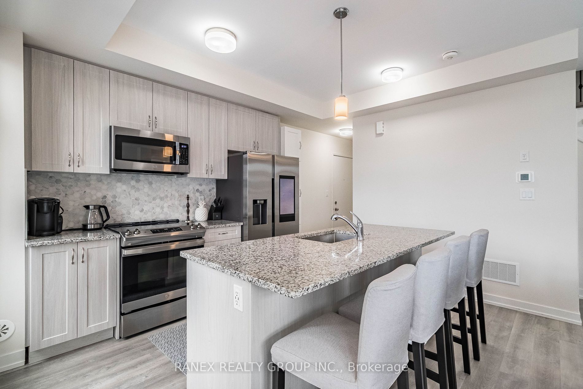 2550 Castlegate Crossings Dr, #104