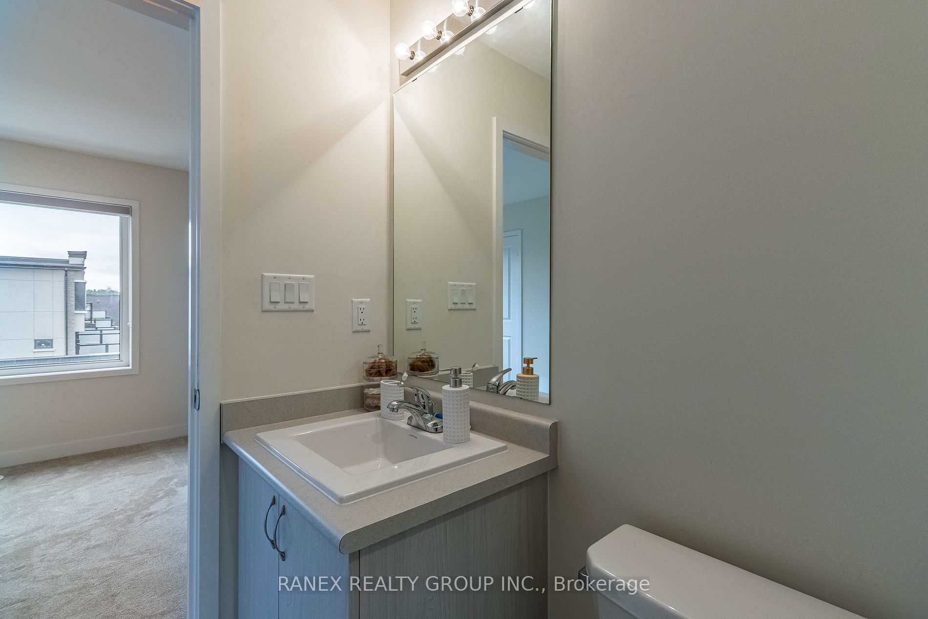 2550 Castlegate Crossings Dr, #104