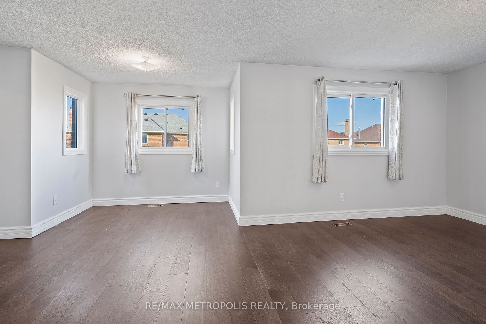 33 Wilce Dr
