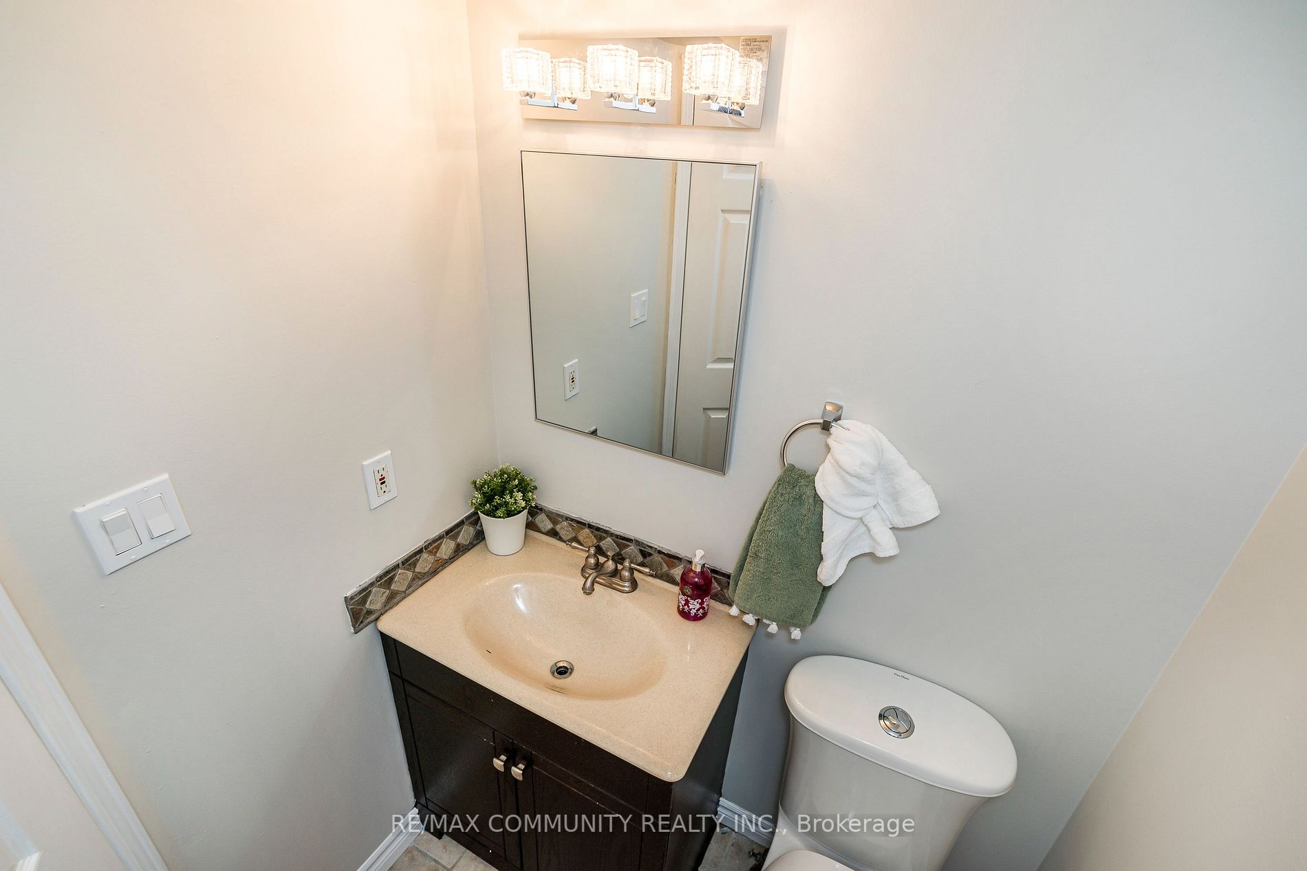 31 Greenhalf Dr