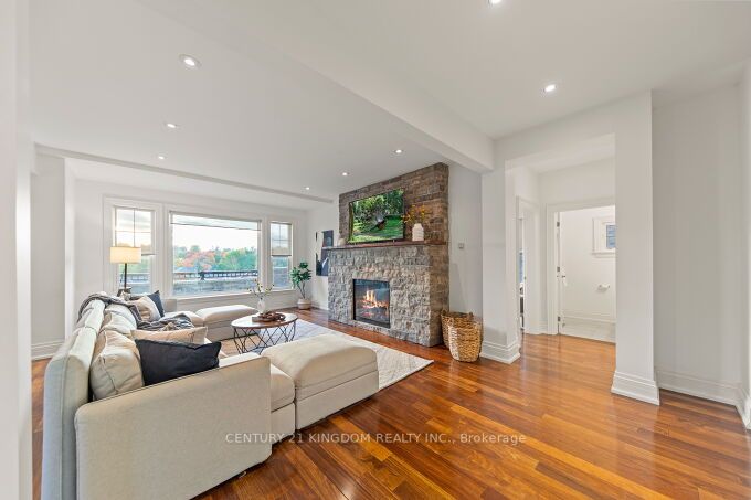 1445 Old Forest Rd
