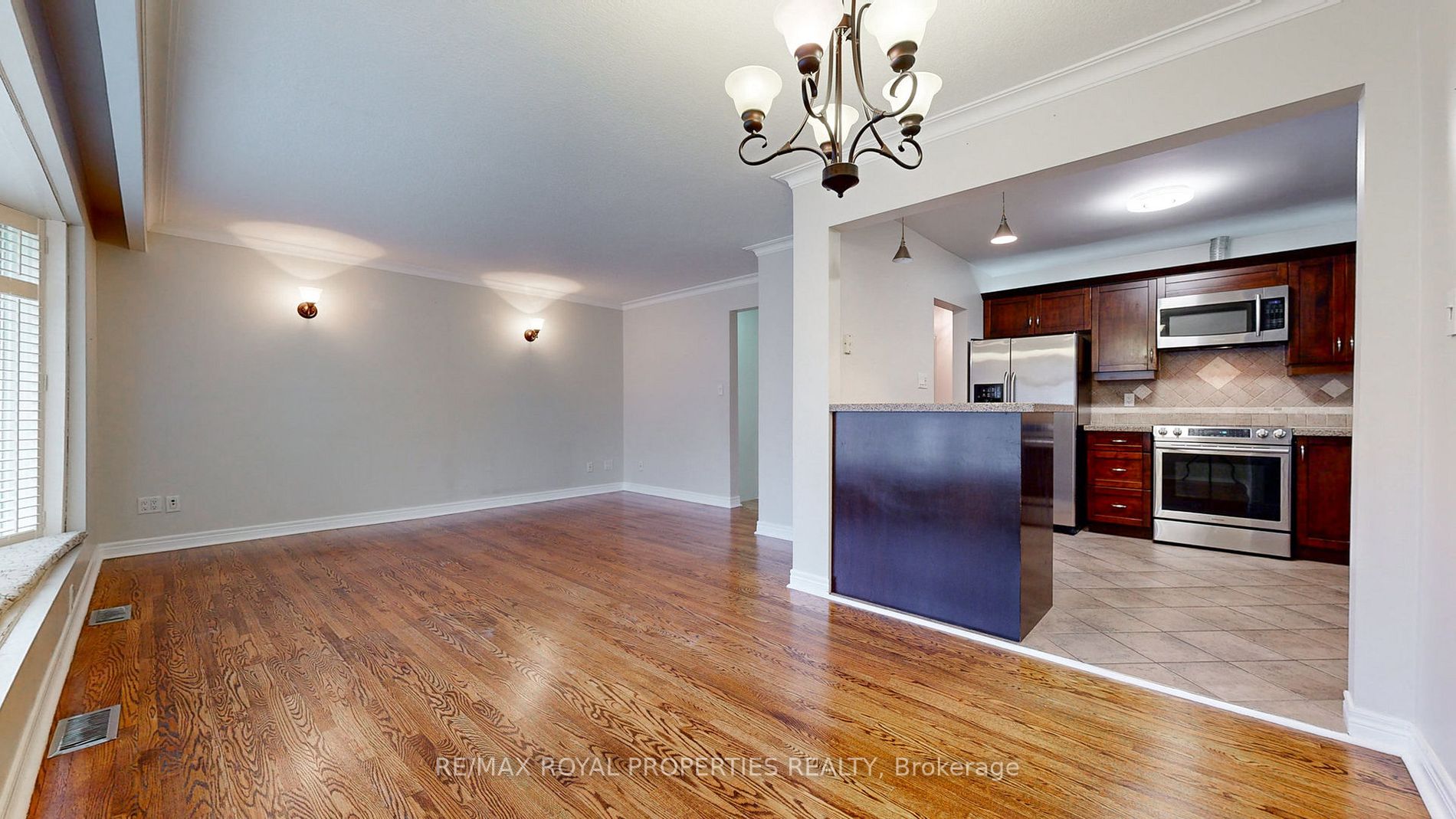 28 Chopin Ave, #Main