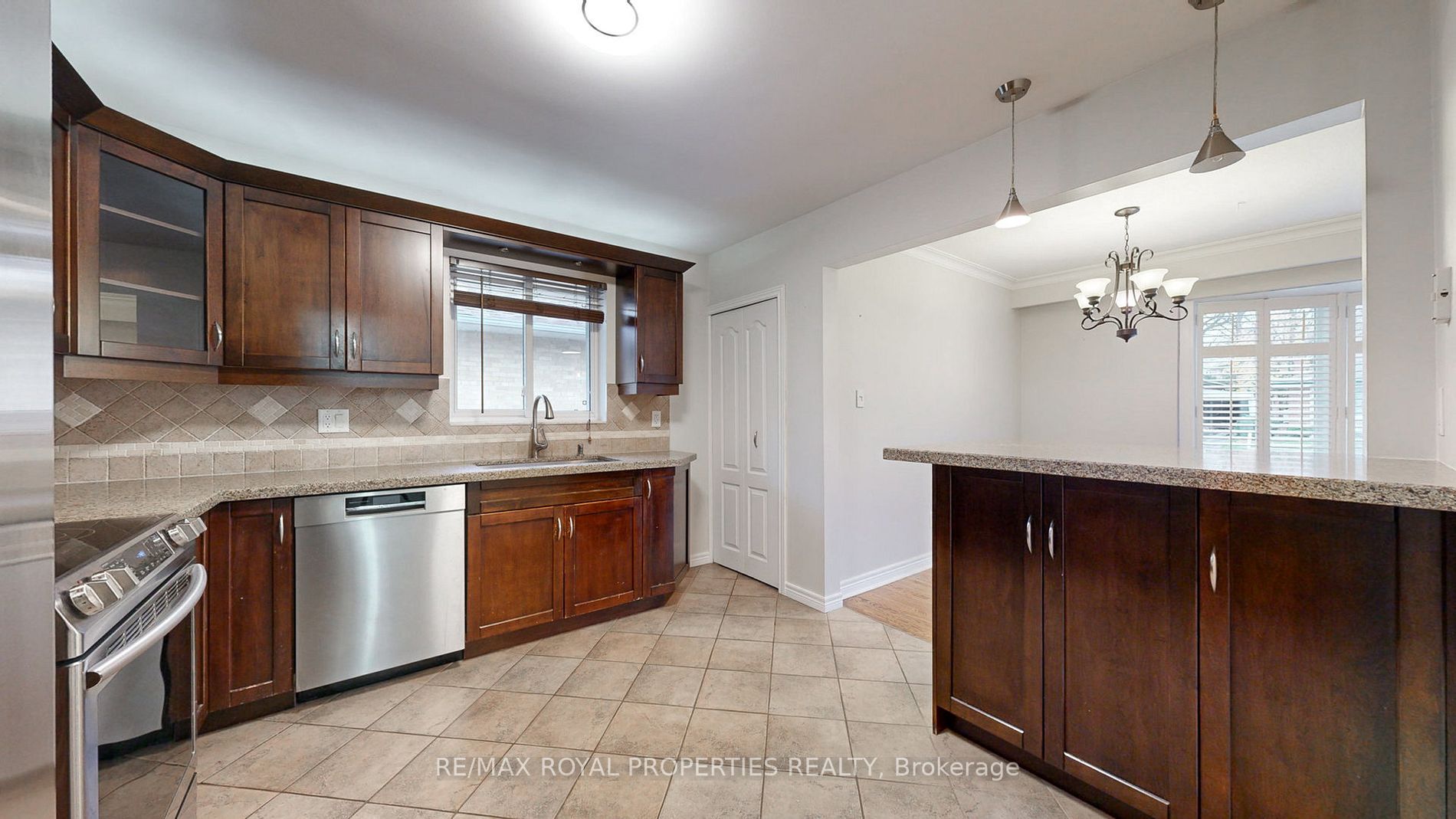 28 Chopin Ave, #Main