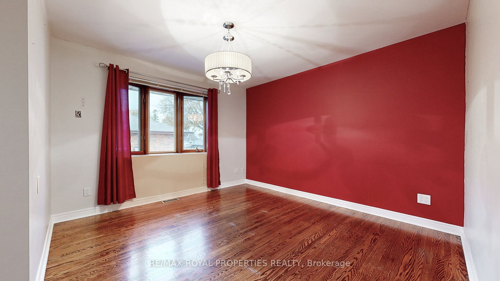 28 Chopin Ave, #Main
